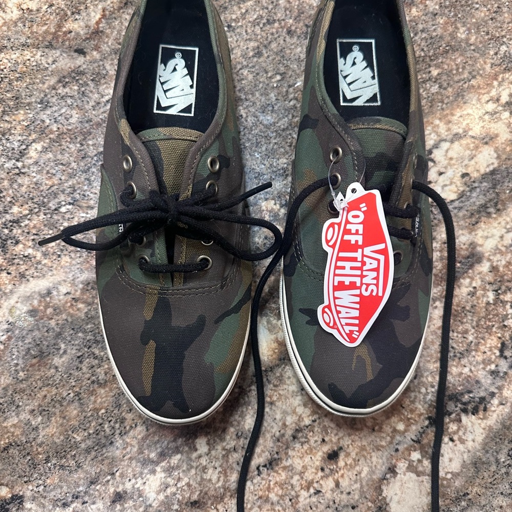 VANS Authentic Mono Print Classic Camo Women’s Size 9 Brand New